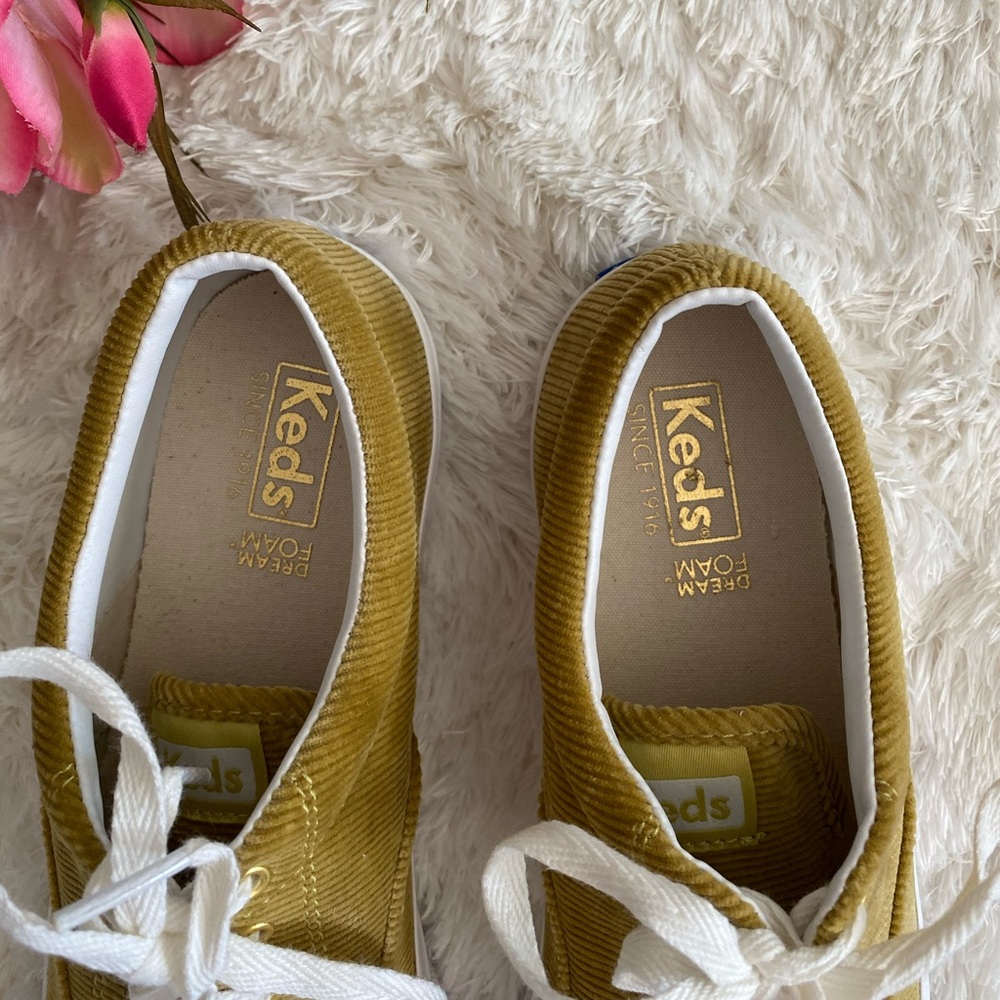 ✨LAST ONE✨KEDS Mustard Yellow Sneakers - Picture 4 of 10